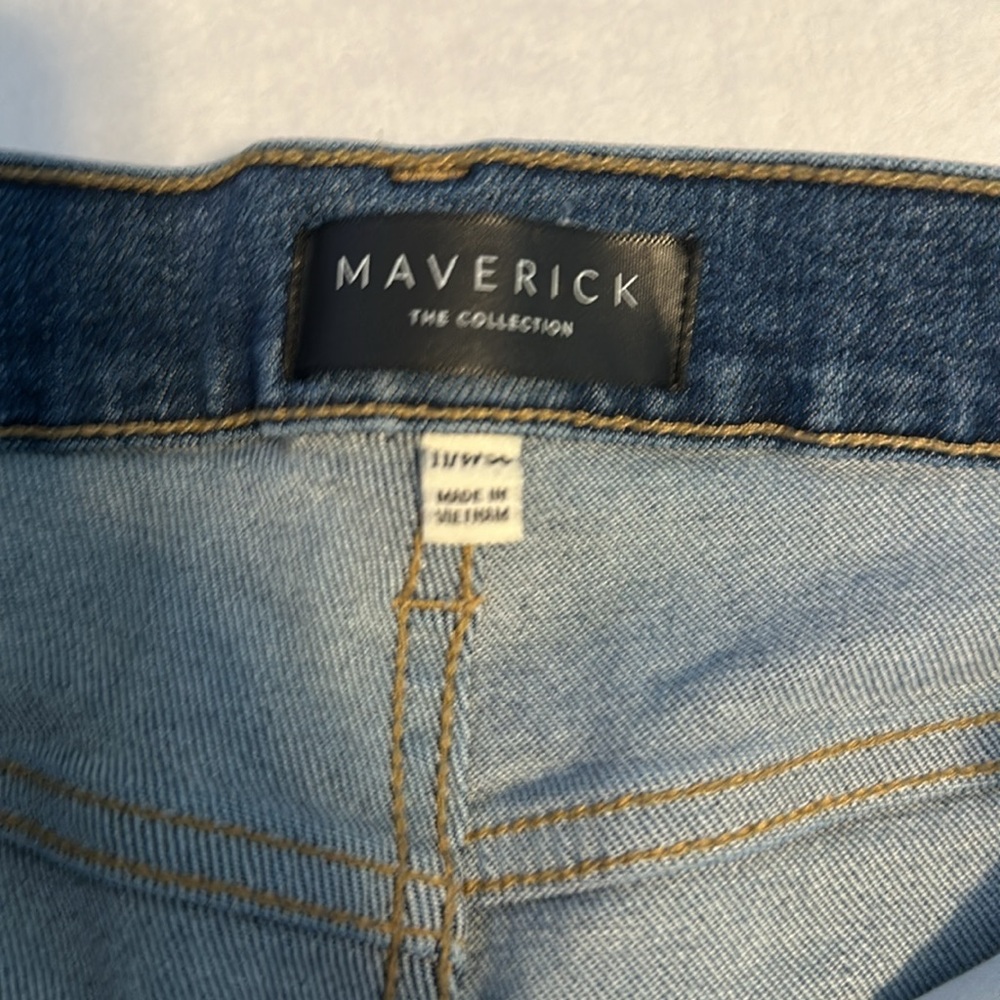 Distressed High Rise Jeans - Picture 2 of 5